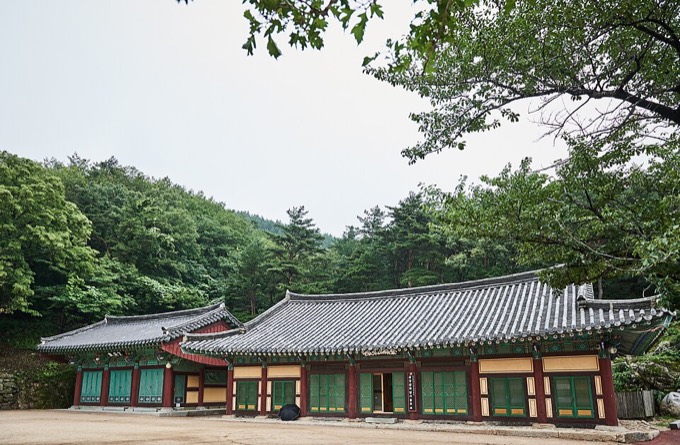 Hwaamsa Temple